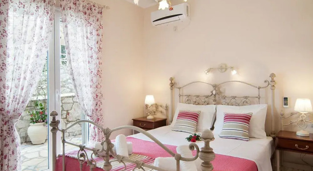 Villa Regina, Book Villa Divarata Kefalonia