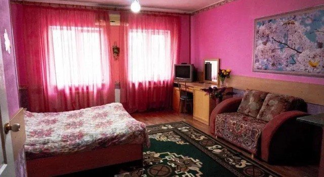 Living quarters on Gramshi, Prenota Hotel Hotel a Central Russia con parcheggio, Parcheggio