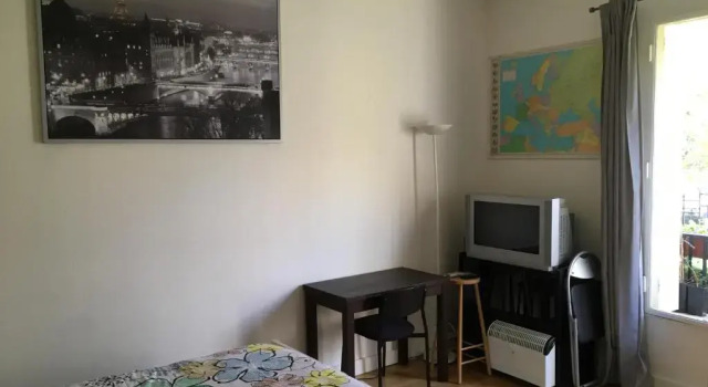 Coquet studio Porte d'Auteuil - très proche de Roland Garros - durée minimum 7 nuits - parking facile à proximité, Забронировать Отель Отели Парижа с парковкой, рядом с Мишель-Анж – Молитор, Парковка