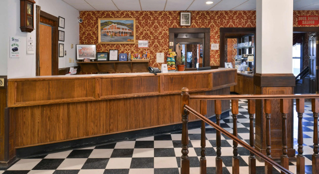 Canadas Best Value Inn - Downtown Hotel, Rezervovat Hotel Hotely v Dawson City s bazénem, Bazén