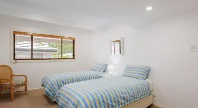 Beauty And The Beach', 88 Foreshore Drive - Large Home With Wifi And Water Views