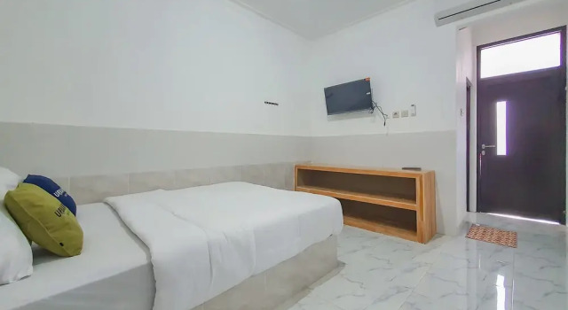 Urbanview Aurel House Cirebon