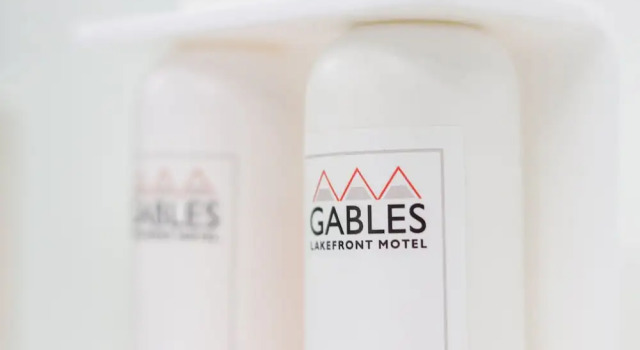 Люкс Deluxe Gables Lakefront Motel