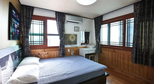Gudeok Guesthouse, Забронировать Хостел Отели Согвипхо с парковкой, рядом с Реабилитационная клиника «Зоунс» в Чеджу, Парковка