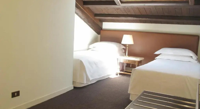 Четырёхместный номер Hotel Albergo Santa Chiara