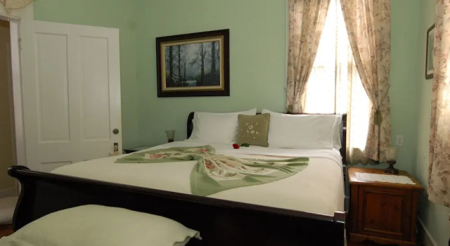 Двухместный номер Deluxe с балконом Coastal Dreams Bed & Breakfast