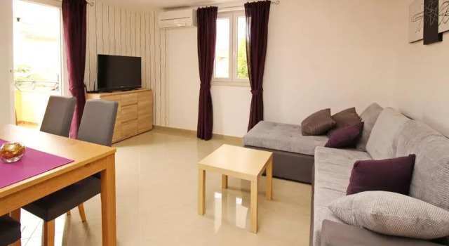 Apartments Gorica II, Varaa Huoneisto Hotellit Kvarner Islands uima-altaalla, Uima-allas