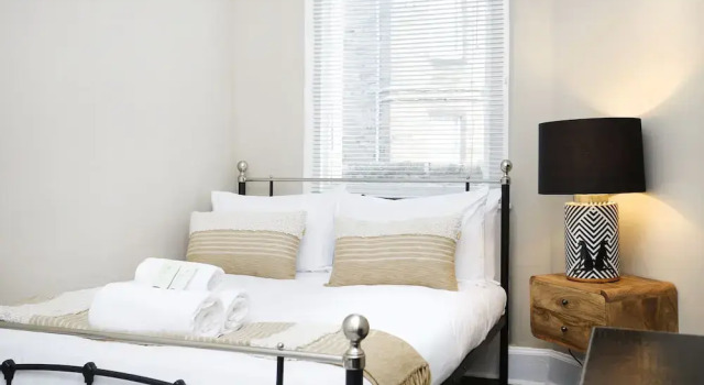 Апартаменты c 1 комнатой JOIVY Modern 1-Br Apt W/ Communal Terrace In Trendy Stockbridge