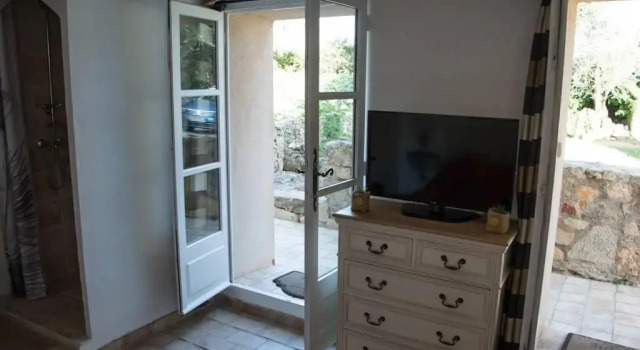 Studio Independant Dans Mas Provencal, Забронировать Апартаменты/квартира Ле-Руре Приморские Альпы