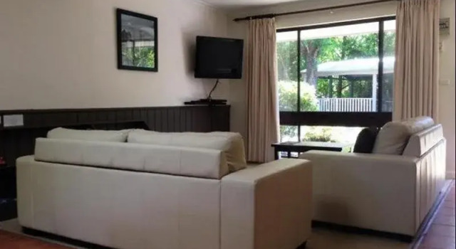Alinga Longa Residence 4 bedroom with pool, Book Hotel Bright 