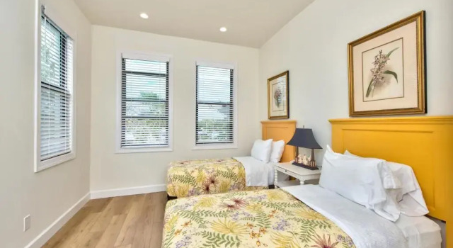Коттедж Sorrento - Spacious 5BR 4,5BA Home with Private pool & hot tub, ideal for families and groups! Pet friendly with plenty of comfort and space, Short walk to Delnor Wiggins Beach, close to Naples attractions