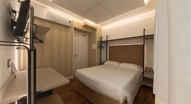Økonomi- dobbelt værelse med altan Hotel Aurora