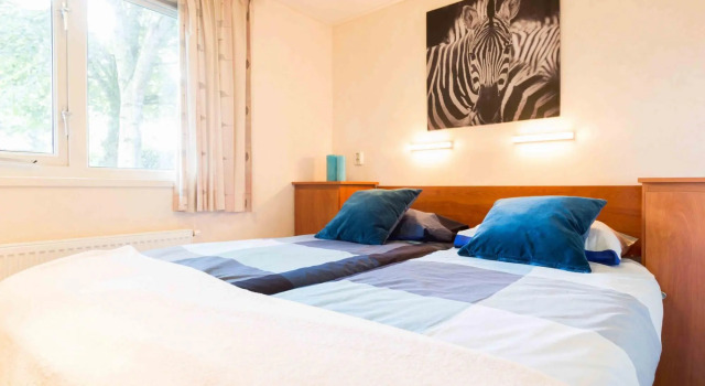 Nice chalet with a sauna and spa, in a holiday park near De Veluwe, Rezervasyon Şale Lunteren Veluwe