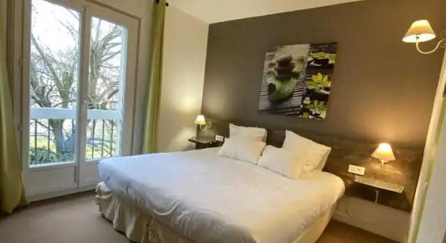 Номер Standard с балконом Logis Hôtel Médiéval, Montélimar Nord