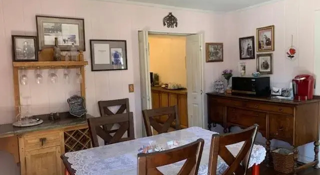 Люкс Deluxe Tombstone Bordello Bed & Breakfast