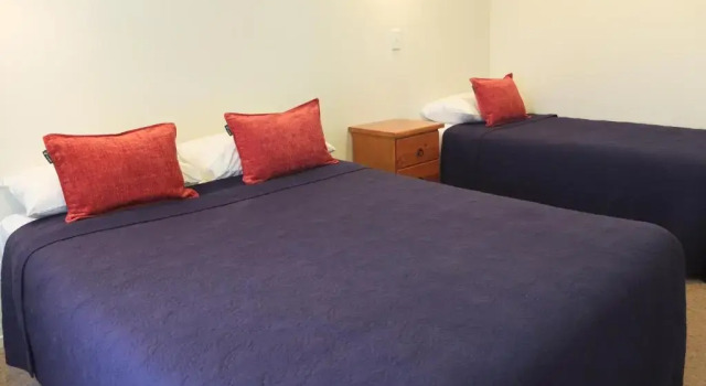 Апартаменты с 2 комнатами Colonial Court Motel