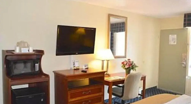 Номер Standard Quality Inn Savannah Midtown