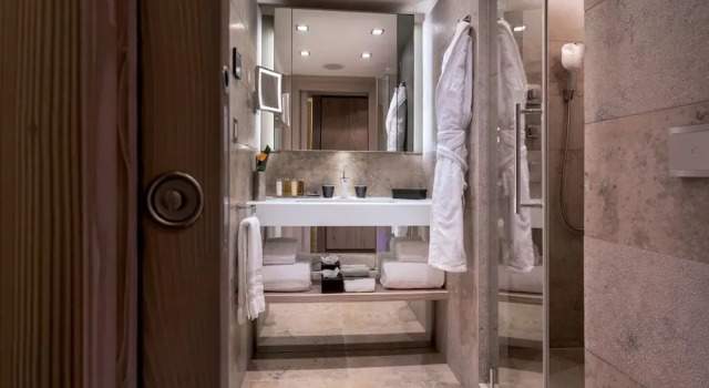 Люкс с 2 комнатами с балконом Grandes Alpes Hotel