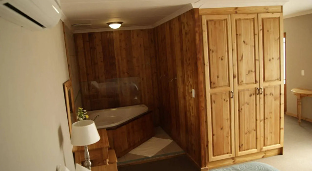 Mount Noah Lodge, Забронировать Отель Отели Оудсхорн 3 звезды, рядом с Suspension Bridge, 3*