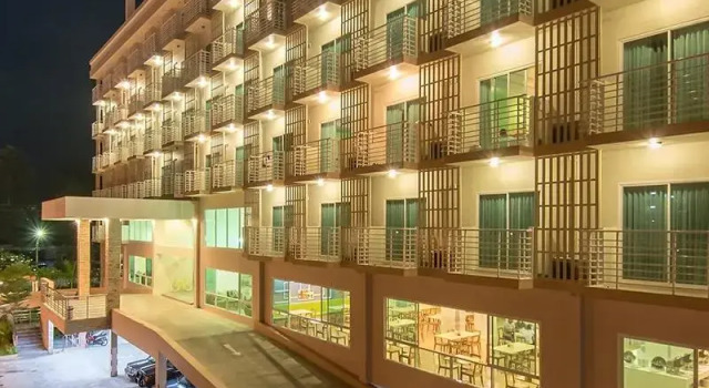 Четырёхместный полулюкс Prachuap Grand Hotel