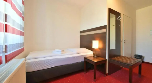 Номер Comfort SKYHOTEL Merseburg