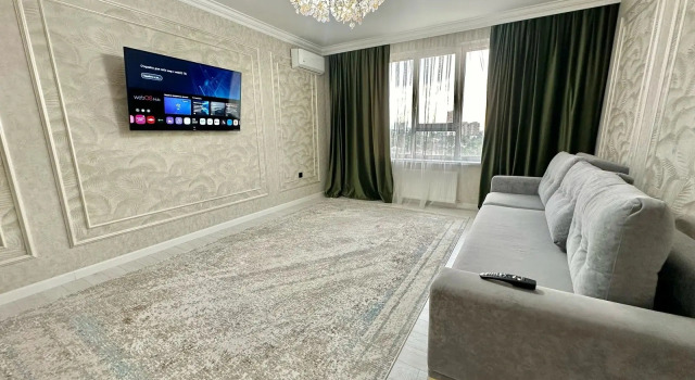 Prostornaya Kvartira V Zhk Oner Ryadom S Metro Flat, Boek Appartement Alma-Ata Kazachstan