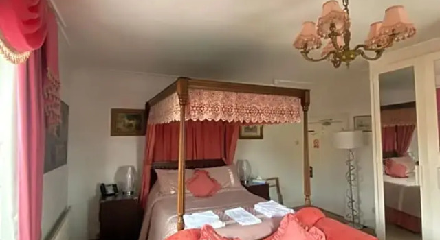 Номер Superior Parlors Hall Hotel