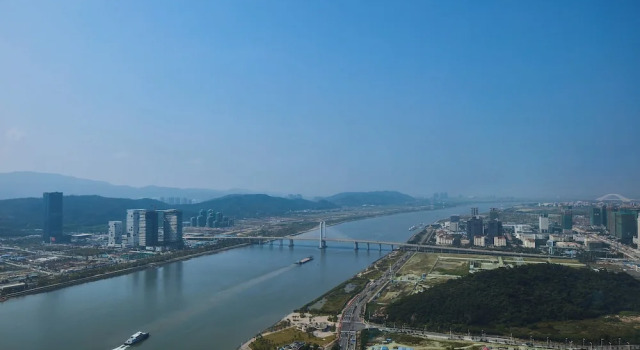Четырёхместный номер Standard с видом на реку The St. Regis Zhuhai
