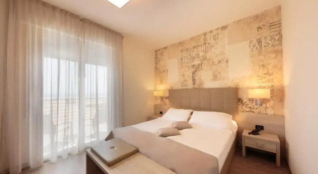 Трёхместный номер Standard с балконом и seafront Hotel Monaco