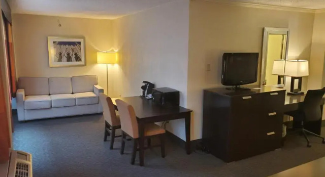 Люкс 17 West Hotel, Ascend Hotel Collection