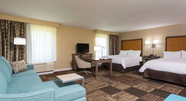 Четырёхместный люкс Hampton Inn & Suites Fremont