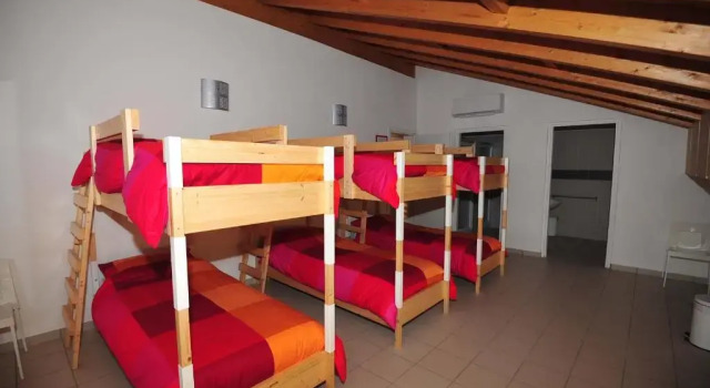 Кровать в общем номере Ostello Casa Rossa