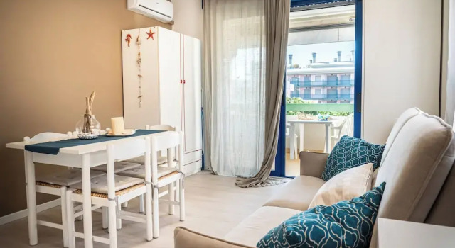 Tastefully Furnished Flat With Lateral sea View, Prenota Appartamento Hotel a Veneto con parcheggio, Parcheggio