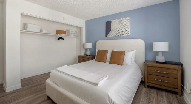 Апартаменты с 2 комнатами Landing Apartments Glendale near Catlin Court Historic District