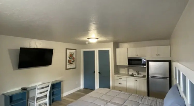 Люкс Luxury CB&M Executive Suites