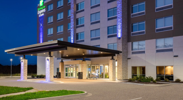 Holiday Inn Express & Suites Beloit by IHG
