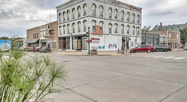 Апартаменты Modern Yankton Apartment Near Riverside Park!