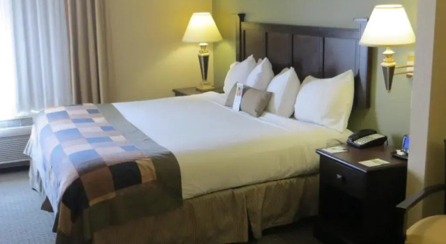Номер Standard Wingate by Wyndham Peoria - Complimentary Area Shuttle