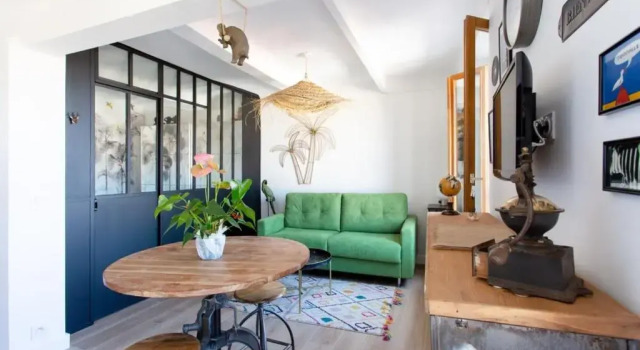Furnished air-conditioned studio classified 2 stars near the beach&old port