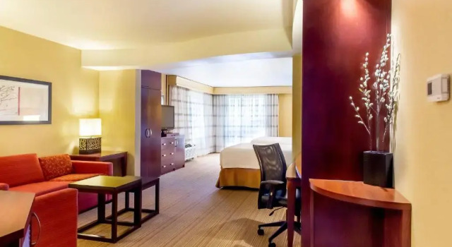 Четырёхместный люкс Executive Courtyard by Marriott Lexington Keeneland/Airport
