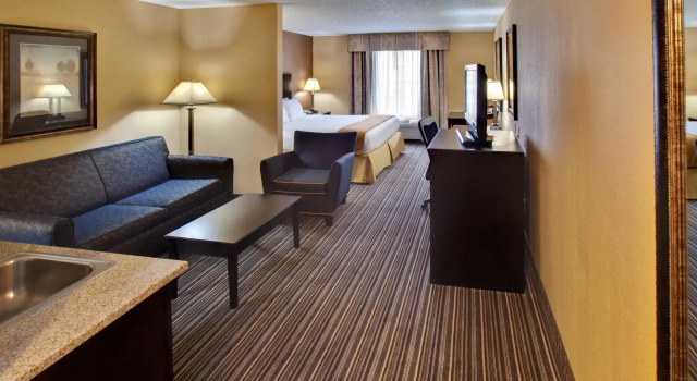 Двухместный люкс Holiday Inn Express Hotel & Suites Council Bluffs - Convention Center Area by IHG
