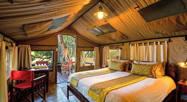 Zelt mit Flussblick Ichingo Chobe River Lodge