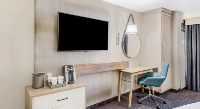 Люкс Crowne Plaza Cleveland at Playhouse Square by IHG