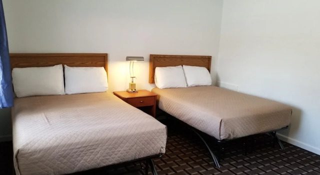Четырёхместный номер Standard Budget Inn Breezewood