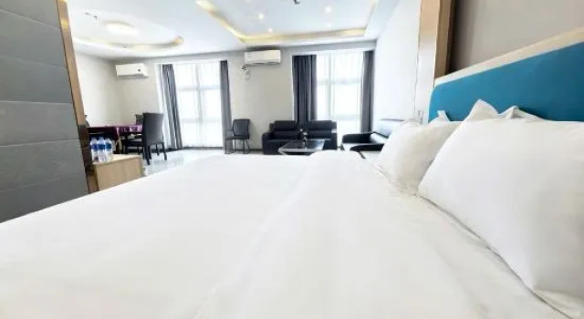 Люкс Business Chaoman Qingya Hotel (Xinyang High-Speed Railway Station)