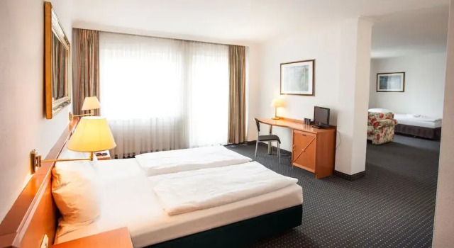 Номер Superior Hansadom Hotel Köln Central by Mayburgh