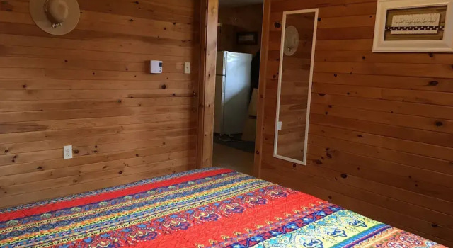 Четырёхместный коттедж с видом на реку Upper Clements Cottages & RV Park