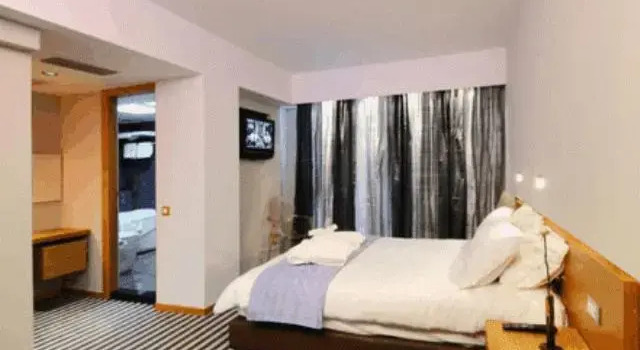 Полулюкс Galaxy City Center Hotel
