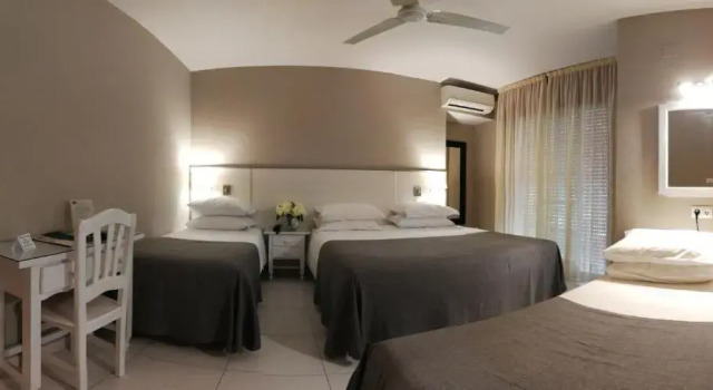 Четырёхместный номер Standard с балконом Hotel Ancora SANXENXO