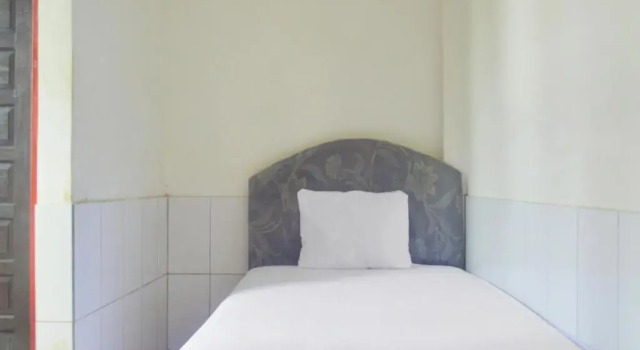 SPOT ON 91623 Pj Guest House Syariah